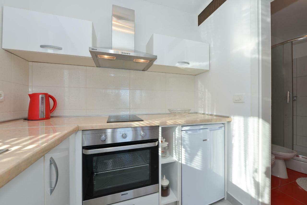 Apartments L&M Vir Exterior photo